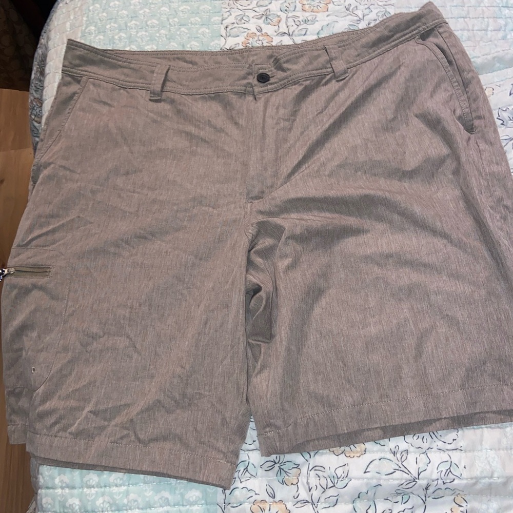 Magellan Outdoors Tan Fish Gear shorts. 42 waist. NWOT